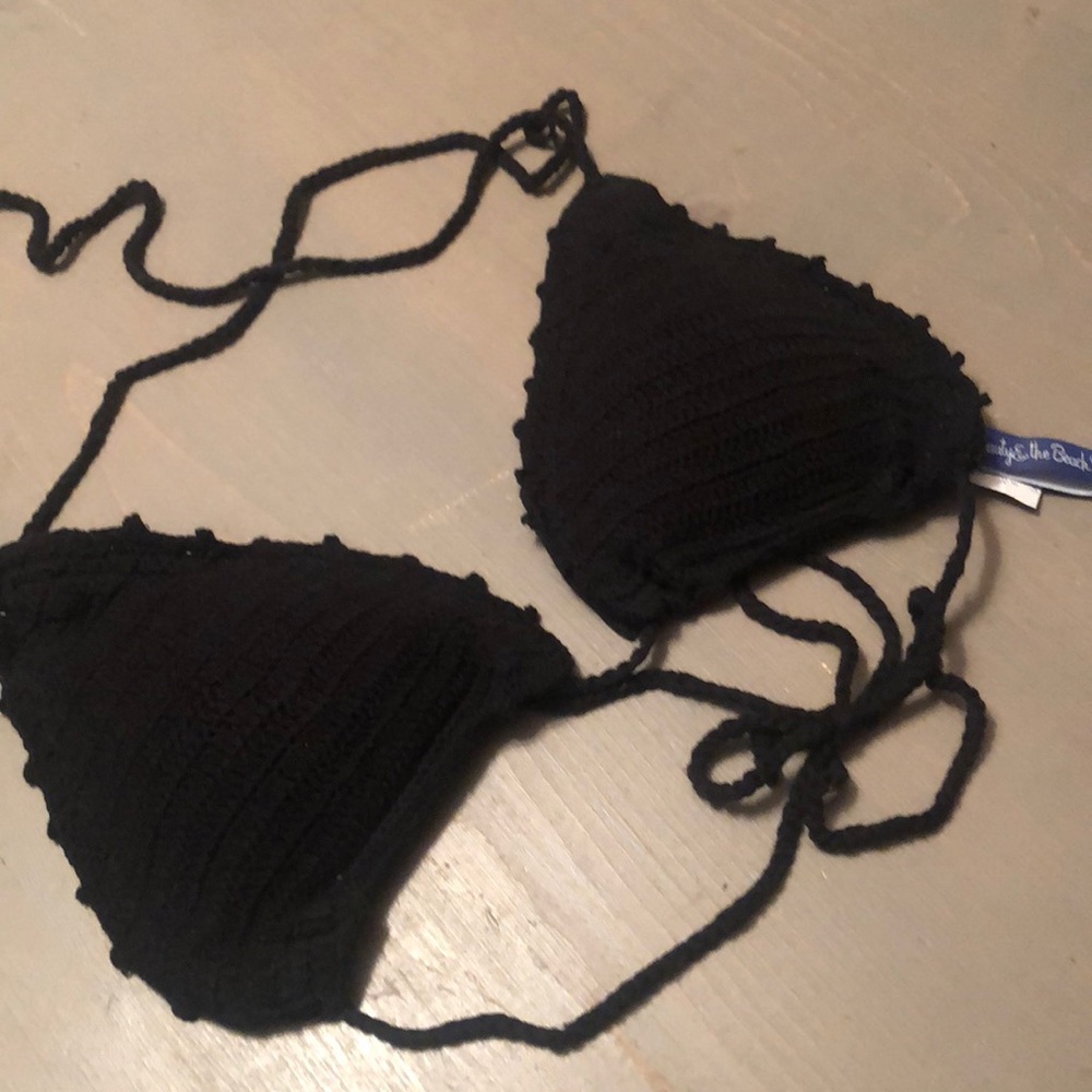 🖤Beauty and the Beach embroidered type bikini top